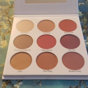 GIVE THEM LALA BEAUTY Eyeshadow + free gift!